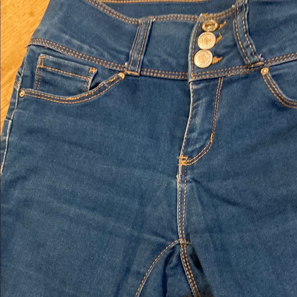Classic Blue Cropped Ankle Jeans with Rolled Cuffs - Picture 4 of 17